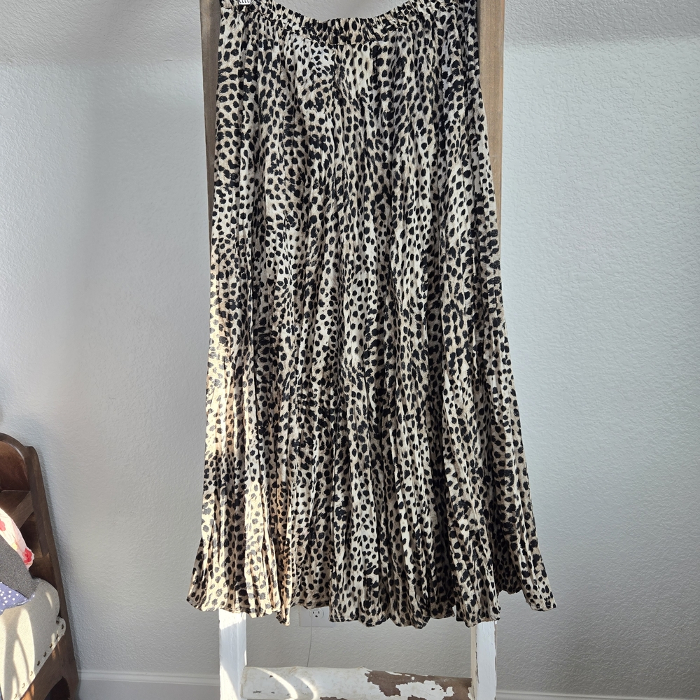 Leopard Print Pleated Skirt